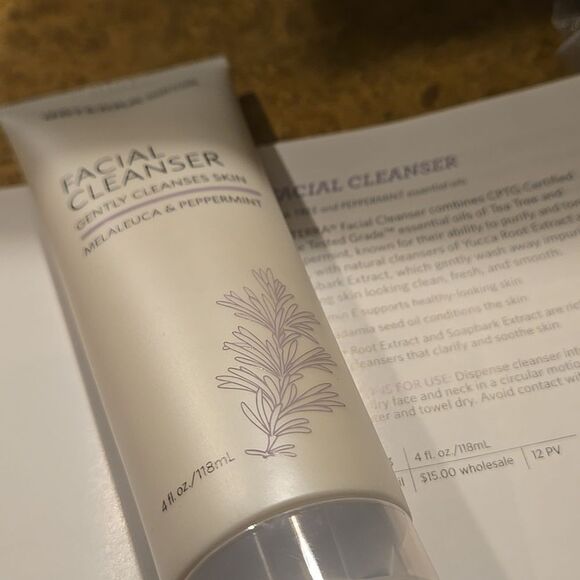 doTerra Facial Cleanser Facial Cleanser Skin Care Enriched with essential oils - Picture 10 of 16